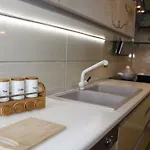 Unique & Modern Апартаменты Тирана