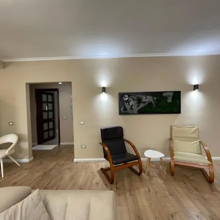 Unique & Modern ティラナ