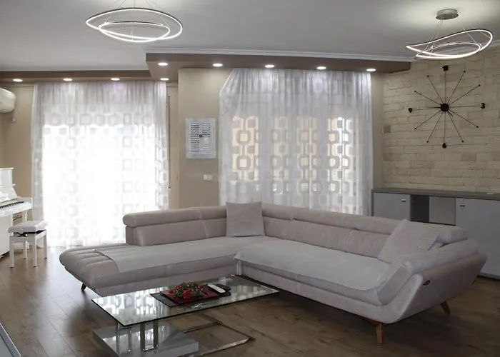 Unique & Modern * ティラナ